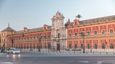 San Telmo Sarayı Seville, İspanya 'da zaman atlaması. Eskiden navigatörler için üniversite, şimdi ise Endülüs Hükümeti 'nin merkezi. Gün batımında süslemeli Barok mimarisi