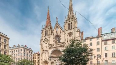 Saint-Nizier Kilisesi 'nin Fransa' nın Lyon kentindeki Presquile bölgesindeki hiperlapası. Kutsal Havariler Kilisesi olarak bilinen süslü detaylarla dolu tarihi bir Gotik kilisesi zaman çizelgesini sergiliyor.