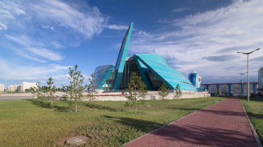 Kazakistan Merkez Konser Salonu zaman atlaması merkezi, mimari tasarımında eşsiz, sermaye yapısının en büyük konseri. Nur-Sultan şehri, Kazakistan