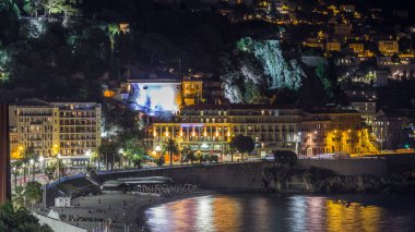 Gece güzel timelapse, Fransa hava Panoraması. Old Town ışıklı küçük sokakları ve waterfront. Trafik yol görünümünde yukarıdan
