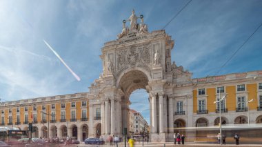 Rua Augusta Kemeri (Arco da Rua Augusta) Praca do Comercio 'da zaman aşımına uğradı. Lizbon 'da (Lisboa), Portekiz ve Avrupa' da süsleri ve tarihi turistik manzarası olan tarihi taş anıt.
