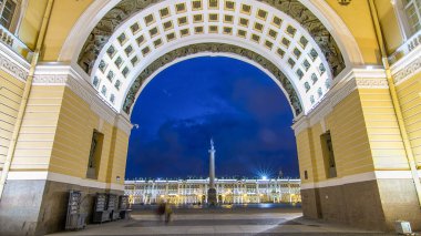 Genelkurmay Başkanlığı Alexander Sütununu Çerçeveleme Sütun Hızlandırması. St. Petersburg, Rusya 'da Akşam Manzarası