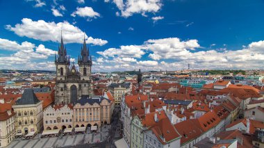 Eski Şehir Meydanı timelapse Prag, Çek Cumhuriyeti. Bu en iyi Şehir Meydanı (Staromestka nameste) biliyorum. Yukarıdan gelen astronomik saat kulesi