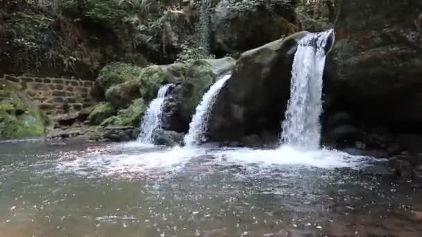 Schiessentmpel Egy Vízesés Fekete Ernz Közelében Város Mllerthal Nature Park — Stock videók