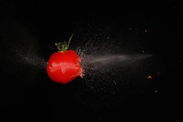 High Speed Photography Tomato Shot — стоковое фото