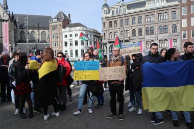 Hollanda, Amsterdam 'daki Baraj Meydanı' nda Ukrayna karşıtı savaş gösterisi