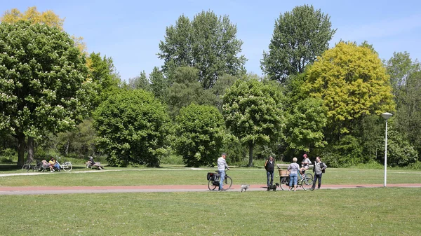Recreatiebezoekers Het Gaasperpark Amsterdam — Stockfoto