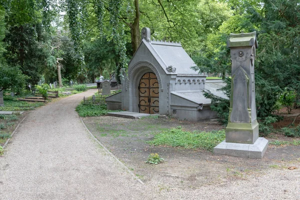 Kyrkogård Utrecht Nederländerna Med Gravmonument — Stockfoto