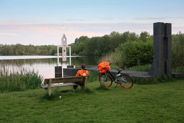 Meal Delivery Man Resting Bench Overlooking Gaasperdammer Plas Amsterdam Netherlands — Stock Photo, Image