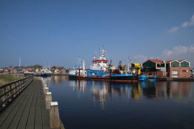 Flevoland 'daki Urk limanının görüntüsü Hollanda