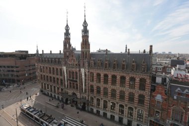 Hollanda, Amsterdam 'daki Magna Plaza binasının manzarası