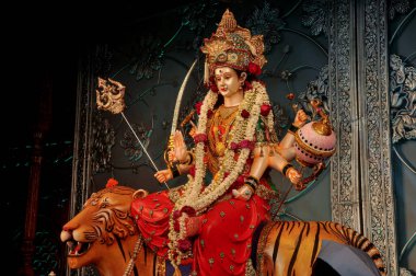 MAHARASHTRA, INDIA - 8 Ekim 2016: Navratri festivalinde Tanrıça Durga Idol, Mumbai