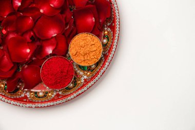 Mutlu Makar Sankranti, Pongal ve Uttarayan, Haldi kum kaseleri ve tilgul tatlıları