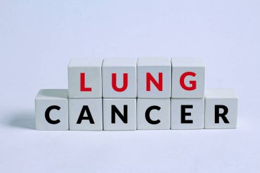 Mavi arkaplanda akciğer kanseri metni