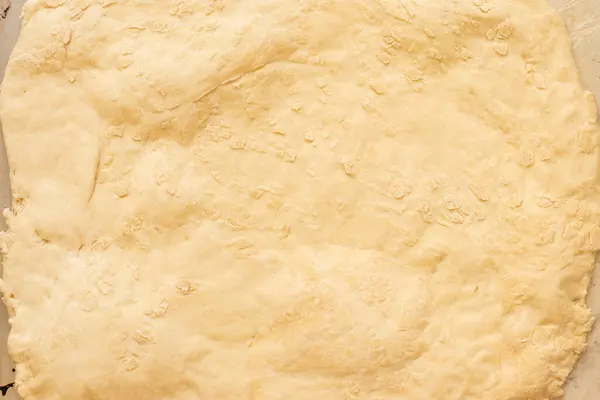 Белое Тесто Выпечки Пиццы Деревянном Подносе Вид Сверху — стоковое фото