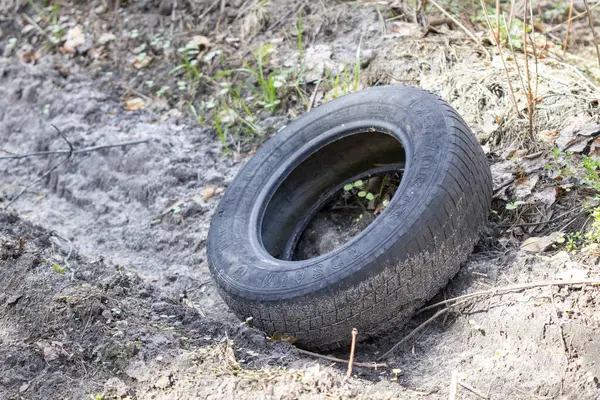 Lastik yolda, yakın - yakın,