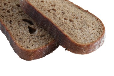 Beyaz arka planda bir somun ekmek