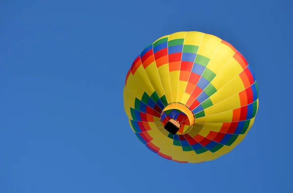 Kolorowy Balon Gorące Powietrze Niebie — Zdjęcie stockowe