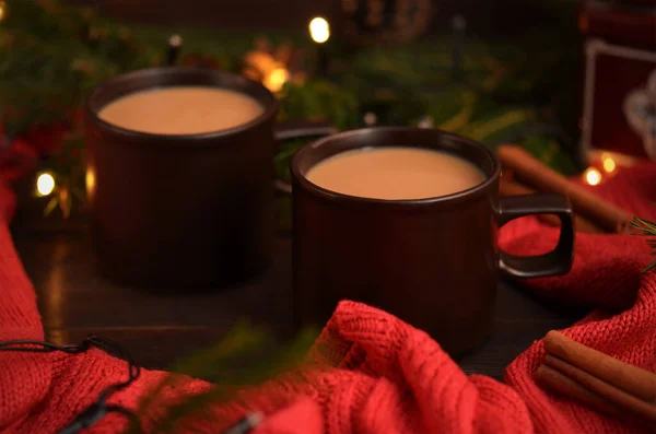 Schönes Winter Stillleben Kaffee Mit Milch Und Lichtergirlanden Hintergrund — Stockfoto