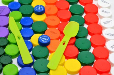 reusable cutlery and plastic lids