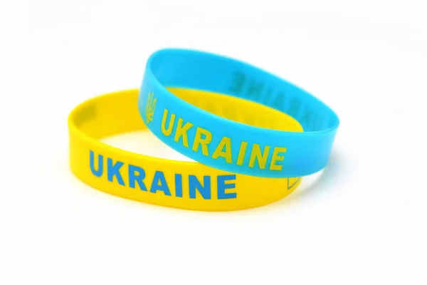 Два Жовто Синіх Браслети Написом Україна Білому Тлі — стокове фото
