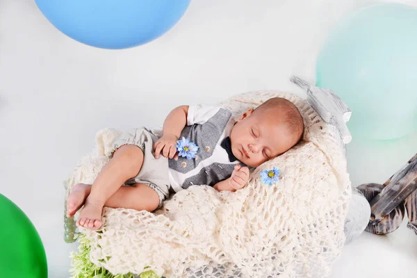 Modaya Uygun Bebek Kıyafetleri Giyen Çocuklar Yumuşak Örgü Ören Mutlu — Stok fotoğraf