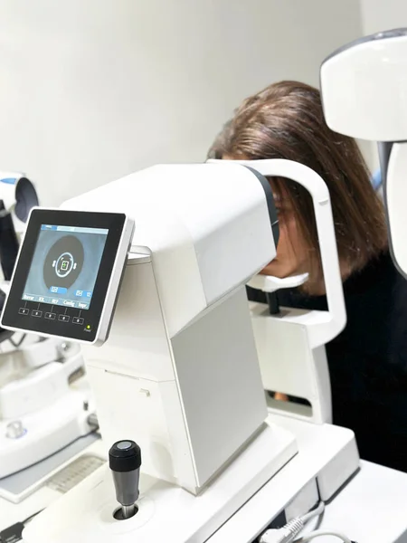 Computer equipment for vision testing. Modern technologies for determining eye diseases and visual defects.
