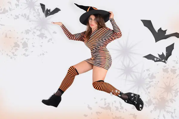 Mooie Vrouw Halloween Stijl Kostuum Heks Tovenares Hoed Lachen Poseren — Stockfoto