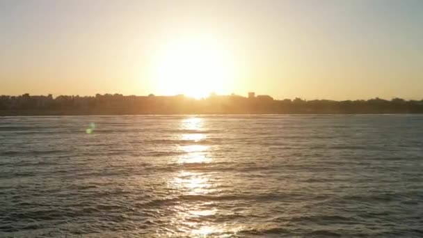 Розслаблюючі Відео Дрона Зверху Переміщення Морських Хвиль Тлі Заходу Сонця — стокове відео