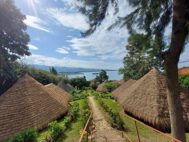 Ruanda 'nın çeşitli şehirlerindeki çarpıcı ve güzel manzaraların resimleri.