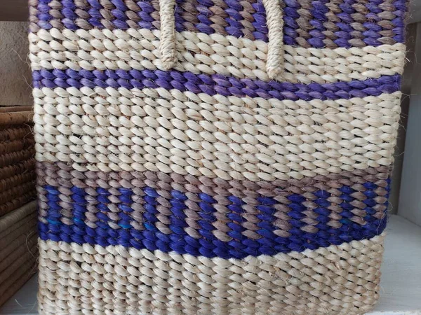 卢旺达妇女手工制作的稻草篮 袋子和盘子的精美精美手工艺品 — 图库照片