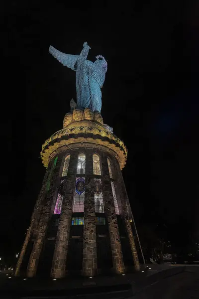 Legarda Bakiresi, Panecillo Bakiresi olarak da bilinir, Quito 'nun bir simgesidir ve şehrin en sembolik görüntülerinden biridir. Orijinal heykel, Bernardo de Legarda tarafından 1734 yılında yapılmıştır.
