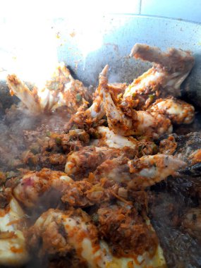 Arjantin 'de yemek hazırlama. Tercihen Arjantinliler, makarna, sos ve birçok çeşni içeren sıcak yemekler hazırlamayı severler..