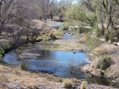 Arjantin 'deki gizli kasabaları keşfetmek, hayatın daha sakin bir temposunu soluyabilir ve gelenek ve konukseverliğin hala devam ettiği doğayla bağlantı kurabilirsiniz..