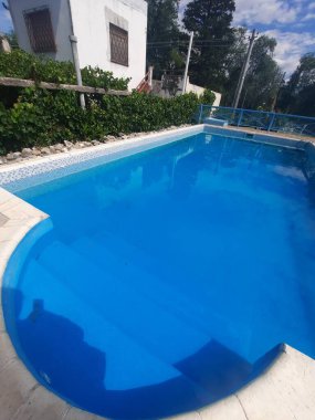 İdeal evinize göre tasarlanmış tasarım ve inşaat evinizin her köşesi için rahat ve zarafetle hayal edilen iç mekanlar rüya bahçeleri ve havuzları olan açık havuzun tadını çıkarmak için mükemmel bir dokunuş..