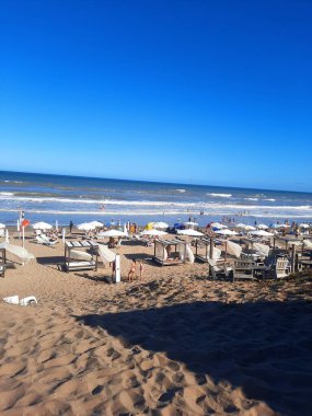 Dunes, Lakes ve SunsetsA arasında Pinamar 'ın en güzel manzaralarının görsel turu geniş plajlarından, kumullarından dingin göllerine ve sıcak günbatımlarına kadar..