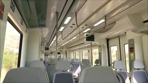 空车以高速行驶 从西班牙Alora到Malaga的地方Cercania火车上的空车厢视图 — 图库视频影像