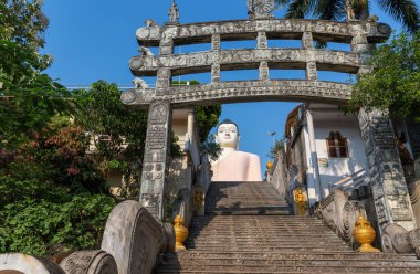 Kande Vihara 'daki Yüce Buda, Kalutara, Sri Lanka' daki en büyük Budist tapınağı.