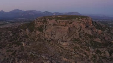Antalya bölgesinde Antik Şehir Silyon 'un günbatımında çekilmiş havadan yakut görüntüleri