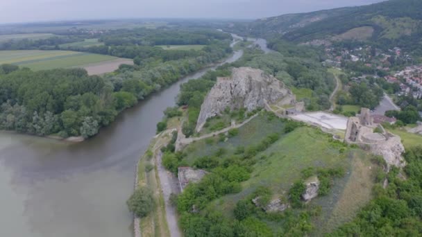 Відеозапис Повітряного Безпілотника Замку Девін Поблизу Братислави Словаччина — стокове відео