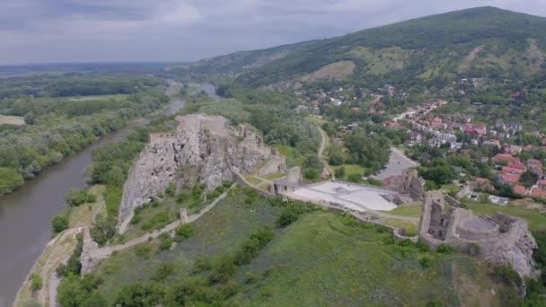Luchtfoto Drone Beelden Van Devin Kasteel Buurt Van Bratislava Slowakije — Stockvideo