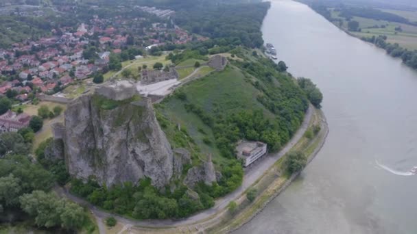 Die Drohnenaufnahmen Der Burg Devin Der Nähe Von Bratislava Slowakei — Stockvideo