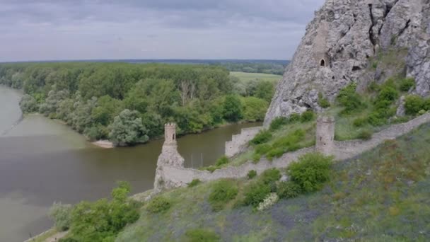 Filmato Aereo Drone Del Castello Devin Vicino Bratislava Slovacchia — Video Stock