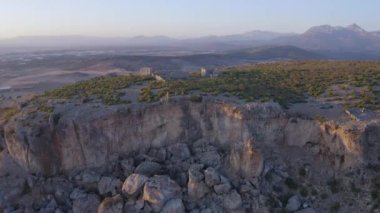 Antalya bölgesinde Antik Şehir Silyon 'un günbatımında çekilmiş havadan yakut görüntüleri