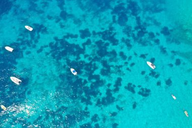 Arnavutluk plajları çok güzel bir manzara.