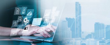 İnternet, bulut hesaplama, müşteri hizmetleri, hepsi yeterliliğin alanlarıdır. Dijital dönüşüm için teknoloji planı, iş süreçlerini ve verileri sayısallaştırma ve otomatikleştirme, işlemleri optimize etme