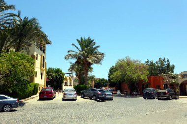 El Gouna, Mısır - 09 Temmuz 2017 - Kızıl Deniz Adaları 'ndaki El Gouna Mısır' da Mimari Güzellik ve Düz Trafik