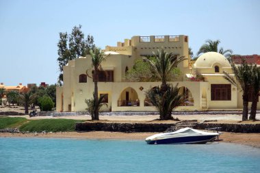 El Gouna, Mısır - 09 Temmuz 2017 - Mısır 'daki Kızıl Deniz kıyısındaki El Gouna Resort' ta Nubian Villaları ve Kumsalları