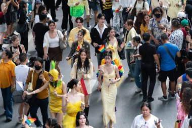 Siyam Meydanı İş Dünyası C 'de Onur Ayı' nın ilk gününde geçit töreni