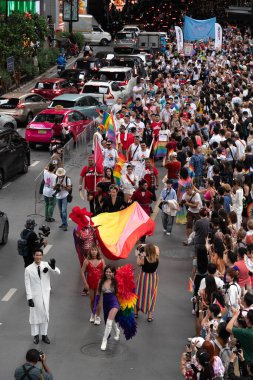 Siyam Meydanı İş Dünyası C 'de Onur Ayı' nın ilk gününde geçit töreni